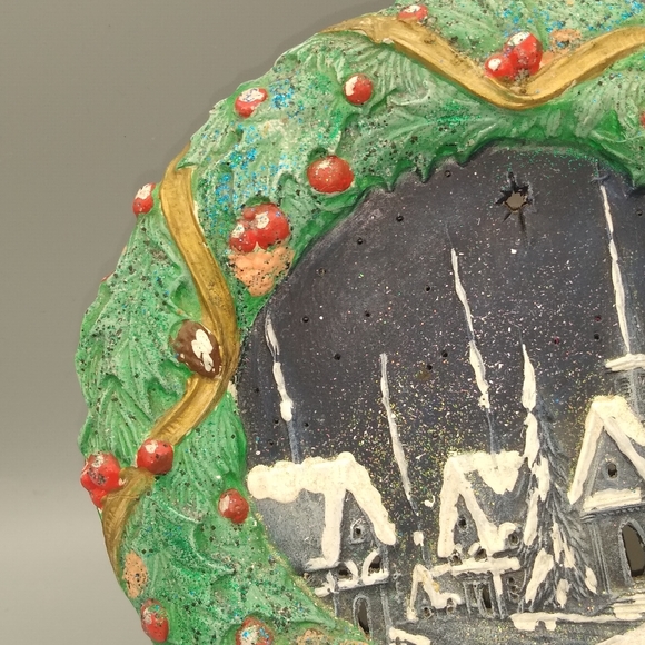 Light-Up Holly Wreath Snowy Village Starry Night Ceramic Vintage Christmas Decor - Picture 6 of 16